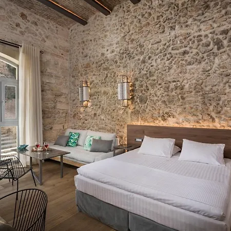 Ambassadors Boutique Hotel